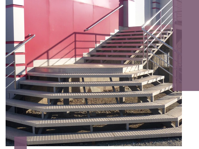 Лестницы для магазина в Пыти-Яхах — изготовление и монтаж