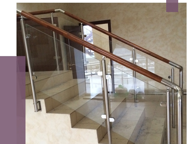 Комбинированные перила из металла и дерева в Пыти-Яхах