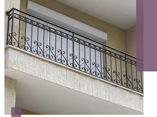 Балконные ограждения из металла и стекла в Пыти-Яхах для домов